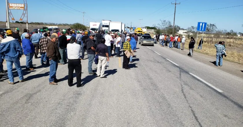 Cumple Gobierno del Estado con productores agrícolas