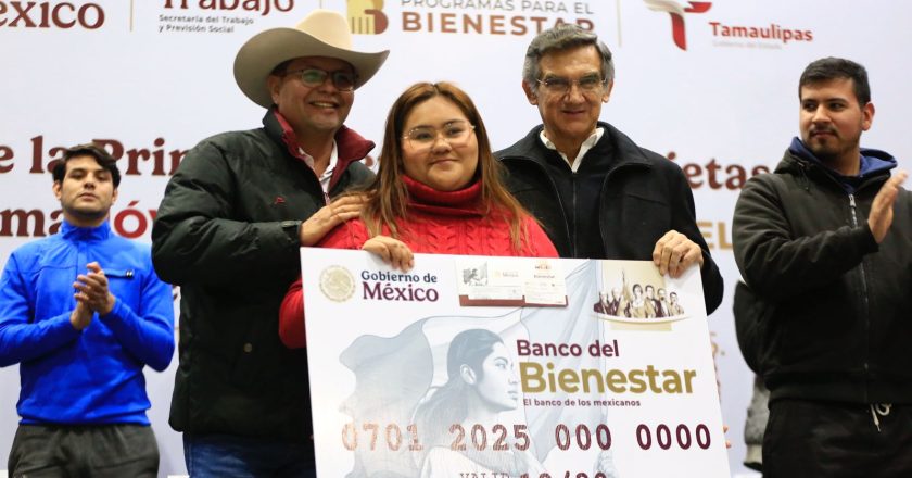 Entregó Américo tarjetas del programa “Jóvenes Construyendo el Futuro”