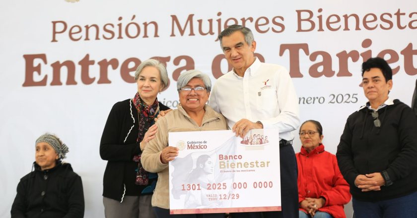 Entregó Américo Villarreal tarjetas del programa “Mujeres Pensión Bienestar”