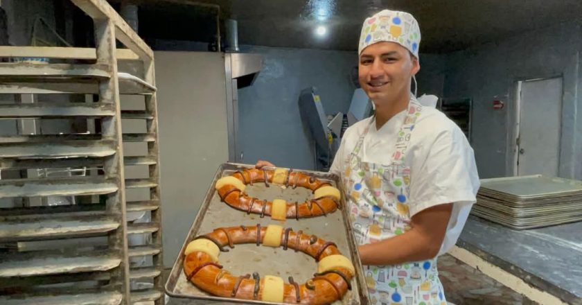 Elaboración de rosca de reyes, terapia ocupacional